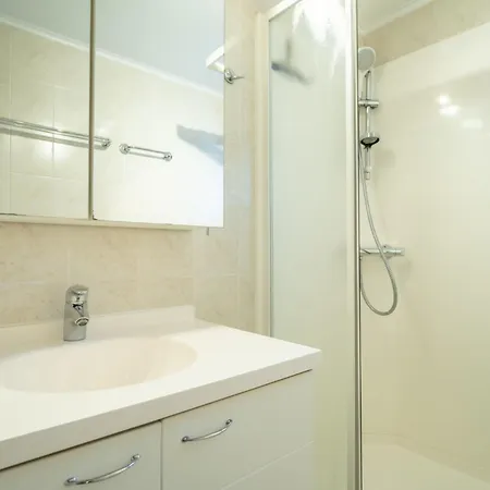 Vissershuisje 9-18 With Parking By Interhome * Mispelburg